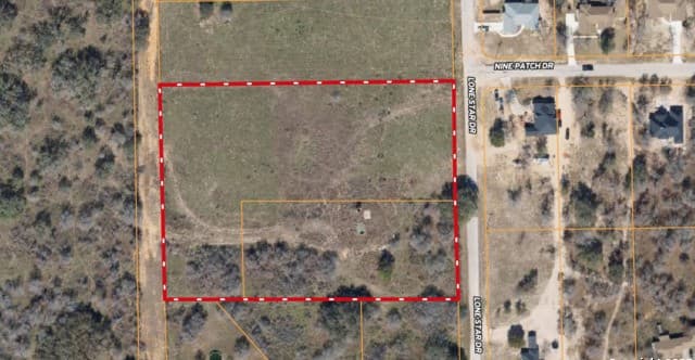rental at 550 Schuettig Rd in Poteet, TX — photo 1