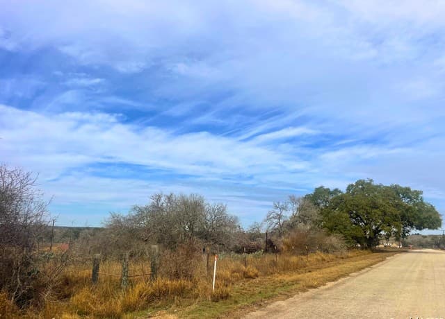 rental at 550 Schuettig Rd in Poteet, TX — photo 4