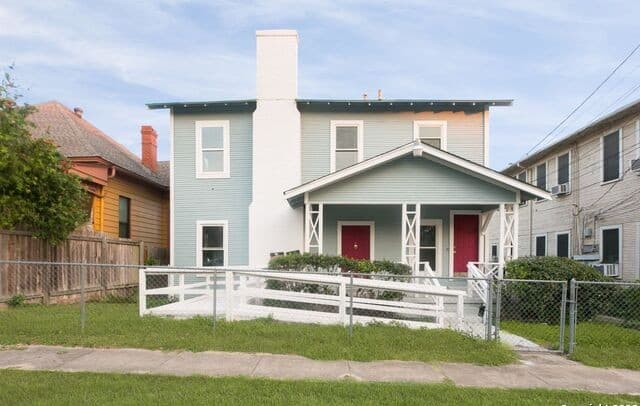 rental at 616 W Craig Pl in San Antonio, TX — photo 2