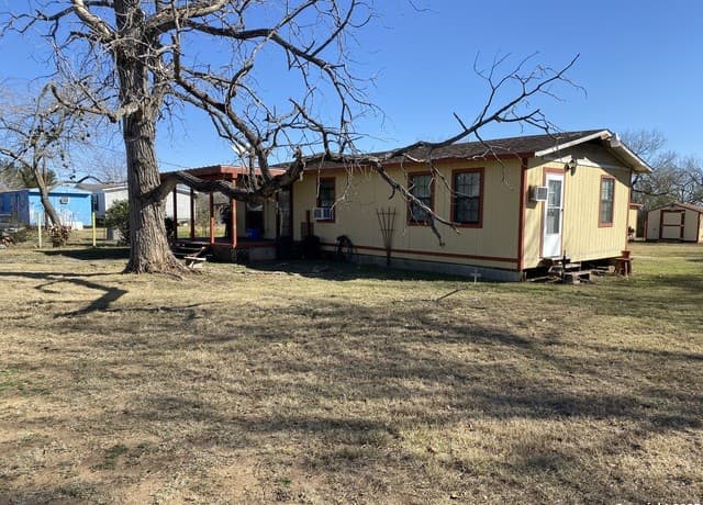 3-bedroom rental at 1506 Hough in Adkins, TX — photo 3