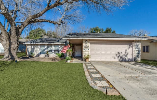 4-bedroom rental at 14422 Briarmall St in San Antonio, TX — photo 2