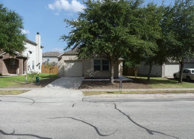 3-bedroom rental at 117 Longhorn Way in Cibolo, TX — photo 2