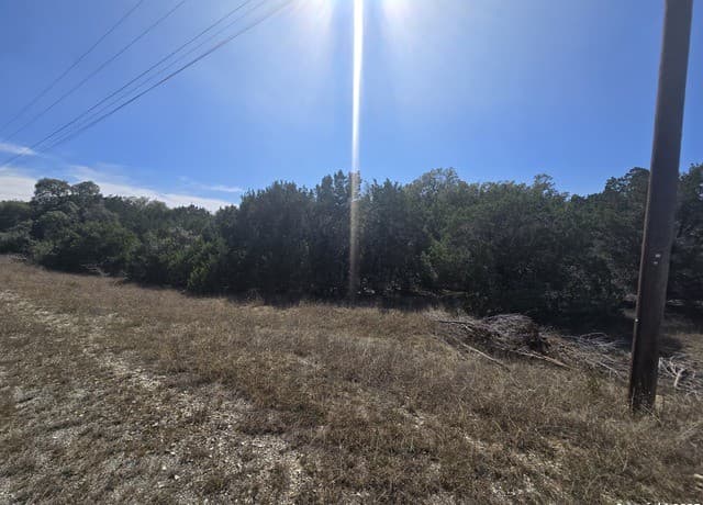 rental at 457 County Road 2767 in Mico, TX — photo 2