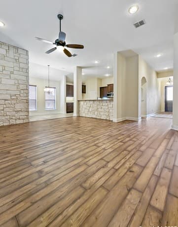 3-bedroom rental at 6963 Hallie Heights in Schertz, TX — photo 4