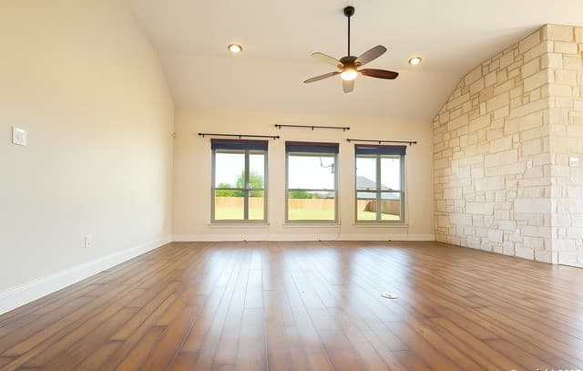 3-bedroom rental at 6963 Hallie Heights in Schertz, TX — photo 5