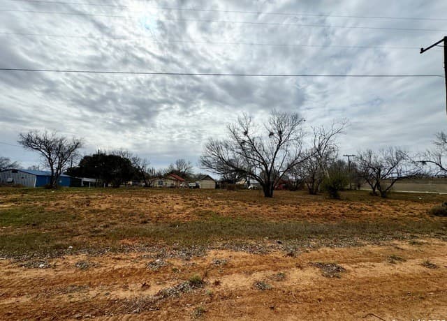 rental at TBD 4th St - Lot 12 in Moore, TX — photo 2