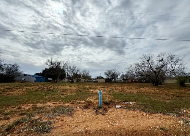 rental at TBD 4th St - Lot 12 in Moore, TX — photo 3