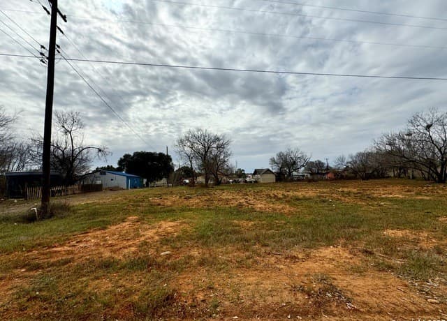 rental at TBD 4th St - Lot 12 in Moore, TX — photo 4