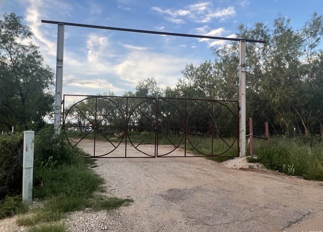 rental at 10477 Briggs in Atascosa, TX — photo 1