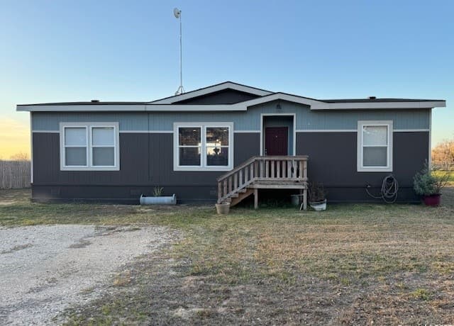 3-bedroom rental at 120 Viridian Vw in Pleasanton, TX — photo 3