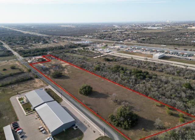 rental at 9758 Southton Rd in San Antonio, TX — photo 1