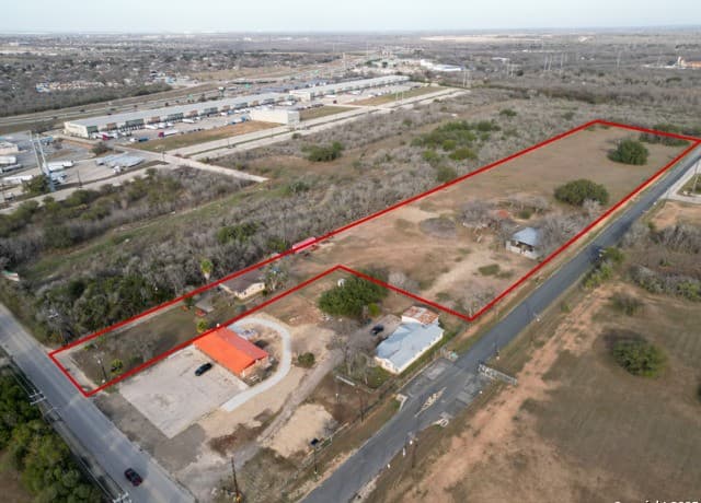 rental at 9758 Southton Rd in San Antonio, TX — photo 4