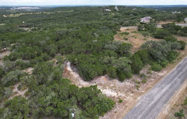 rental at 1124 County Road 273 in Mico, TX — photo 3