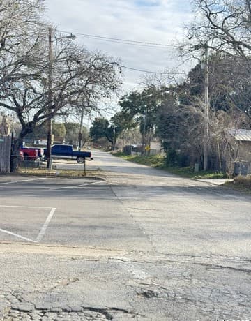 rental at 000 School ST. in Pleasanton, TX — photo 1