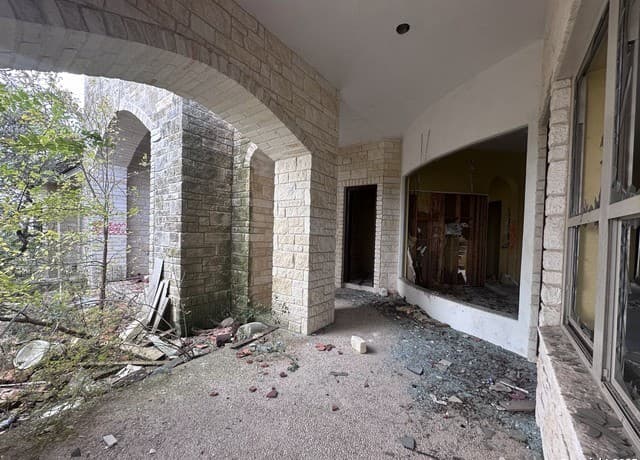 6-bedroom rental at 0 County Road 2720 & Cr 2721 in Mico, TX — photo 2