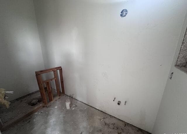 6-bedroom rental at 0 County Road 2720 & Cr 2721 in Mico, TX — photo 5