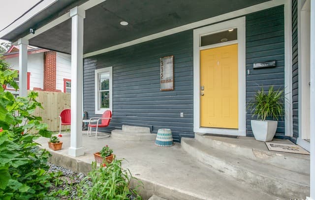 3-bedroom rental at 312 Burleson in San Antonio, TX — photo 2