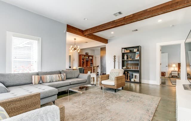 3-bedroom rental at 312 Burleson in San Antonio, TX — photo 5