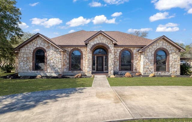 4-bedroom rental at 229 Legacy Trail Dr in La Vernia, TX — photo 2