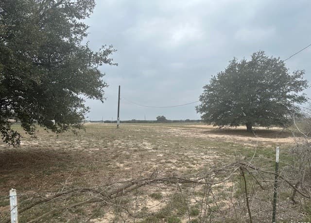 rental at 003 Stevens Rd in Von Ormy, TX — photo 3