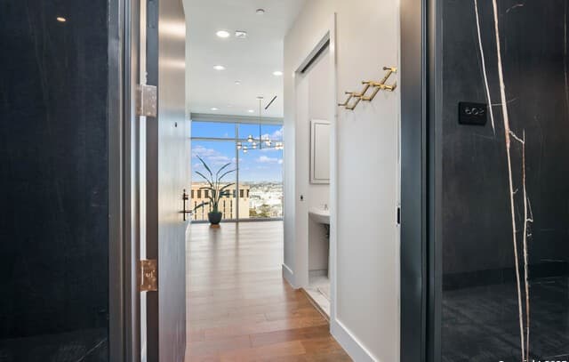 3-bedroom rental at 123 Lexington Unit 1602 in San Antonio, TX — photo 2