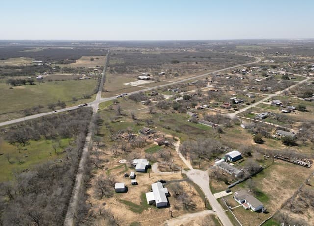 1-bedroom rental at 17423 Fx Ball in Elmendorf, TX — photo 2