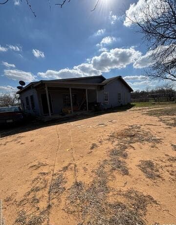 1-bedroom rental at 17423 Fx Ball in Elmendorf, TX — photo 3