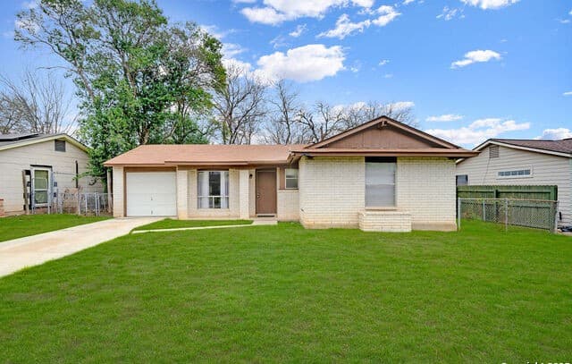 3-bedroom rental at 6706 Red Blf in San Antonio, TX — photo 2