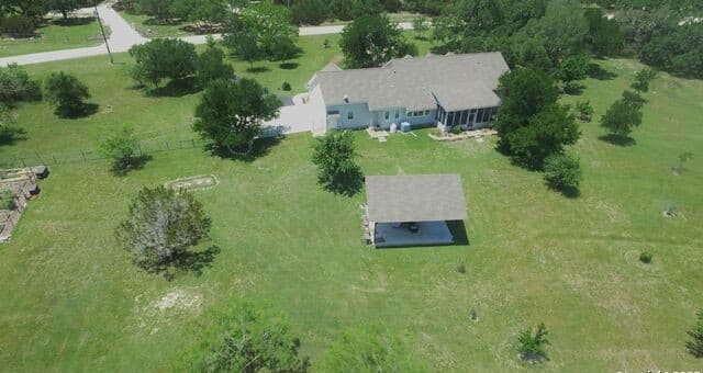 4-bedroom rental at 106 Abierto Cove Dr in Blanco, TX — photo 3