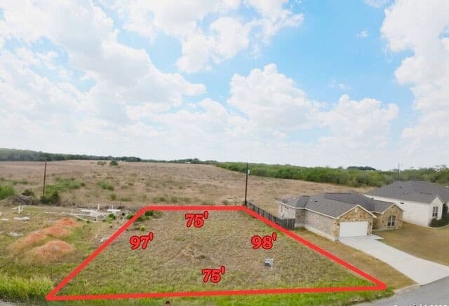 rental at 152 N 1st ST in Floresville, TX — photo 3