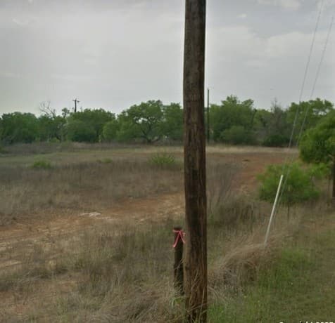 rental at 1560 South View Dr in Lytle, TX — photo 2