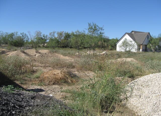 rental at 189 E Medium Meadow Drive in Lytle, TX — photo 2