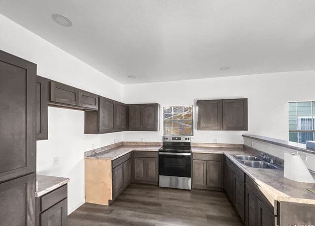 3-bedroom rental at 214 Preston Avenue in San Antonio, TX — photo 3