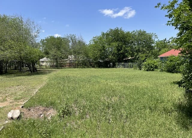 Home for sale at 1015 Hays St in San Antonio, TX — photo 2