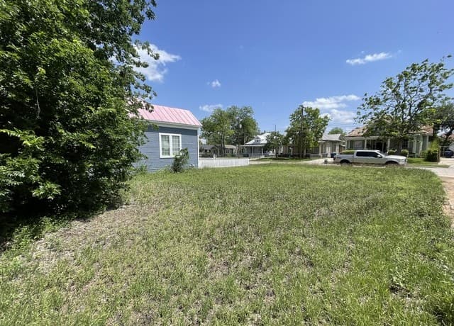 Home for sale at 1015 Hays St in San Antonio, TX — photo 4