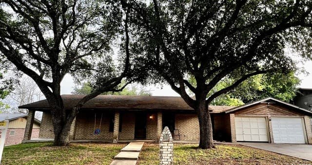 3-bedroom rental at 707 Loma Vista in Kenedy, TX — photo 1