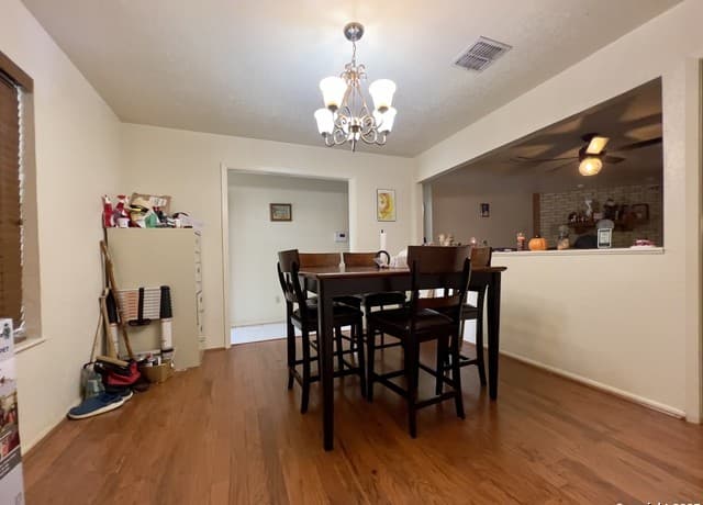 3-bedroom rental at 707 Loma Vista in Kenedy, TX — photo 5