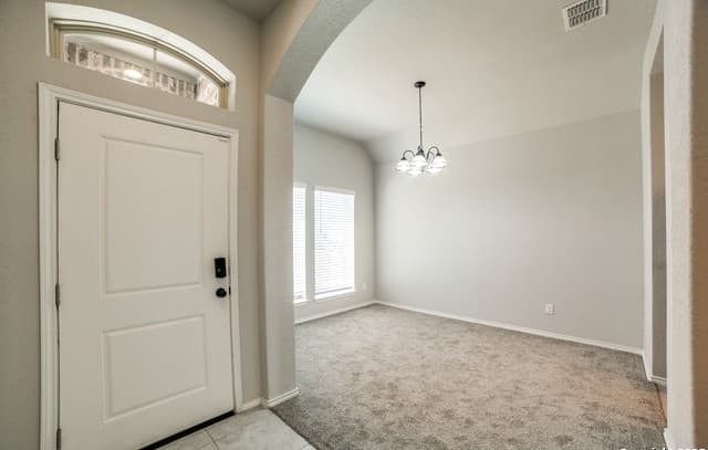 4-bedroom rental at 14147 Blind Bandit Creek in San Antonio, TX — photo 4