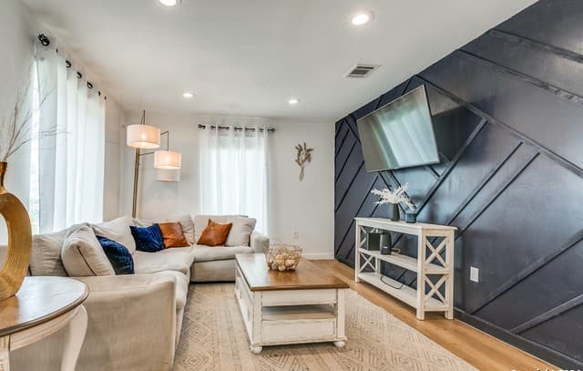 3-bedroom rental at 614 Delmar St in San Antonio, TX — photo 5