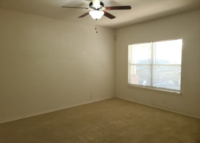 3-bedroom rental at 7207 Painter Way in San Antonio, TX — photo 3