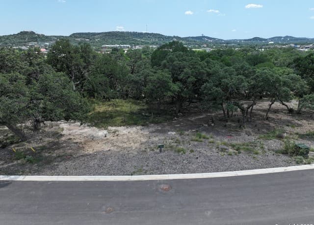 rental at 24643 Cliff Line in San Antonio, TX — photo 4