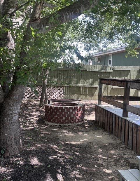 2-bedroom rental at 104 S 2nd ST in Stockdale, TX — photo 4