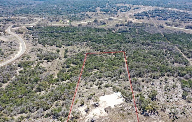 rental at 721 Crescent in Hondo, TX — photo 1
