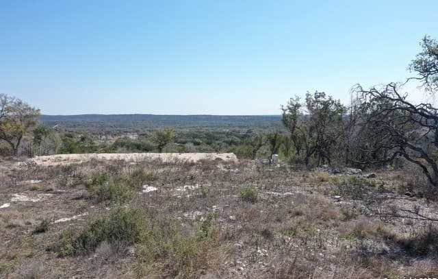 rental at 721 Crescent in Hondo, TX — photo 3