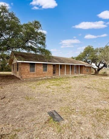 2-bedroom rental at 705 Weir in Karnes City, TX — photo 4