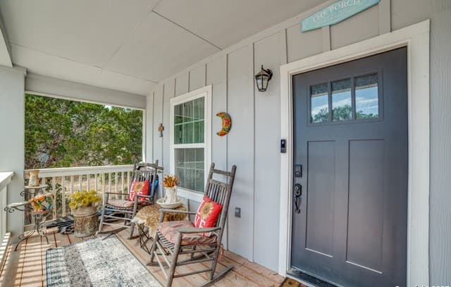 3-bedroom rental at 205 Canyon Lake in Bandera, TX — photo 2