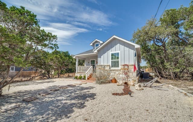 3-bedroom rental at 205 Canyon Lake in Bandera, TX — photo 3