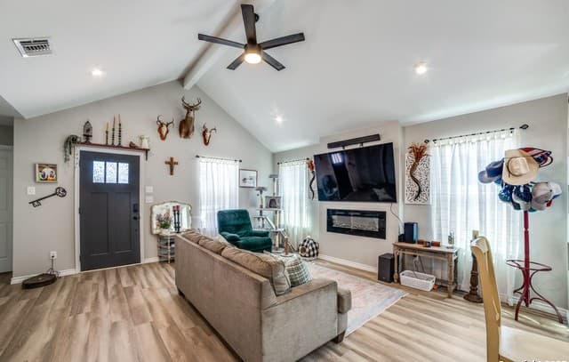 3-bedroom rental at 205 Canyon Lake in Bandera, TX — photo 5