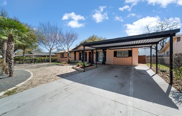3-bedroom rental at 5110 Village Row Dr in San Antonio, TX — photo 3