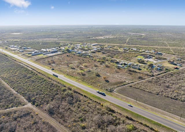 rental at 3187 Hwy 72 in Three Rivers, TX — photo 3